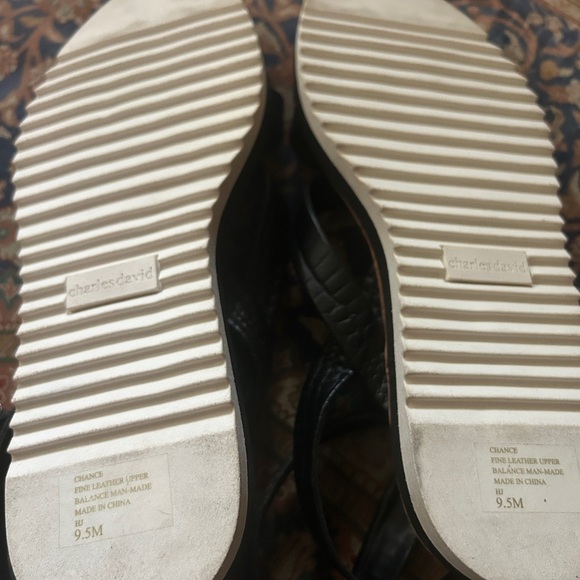 Like new Charles David Women’s Black strap sandal and  cork detail Size 9.5/10 - Picture 8 of 10